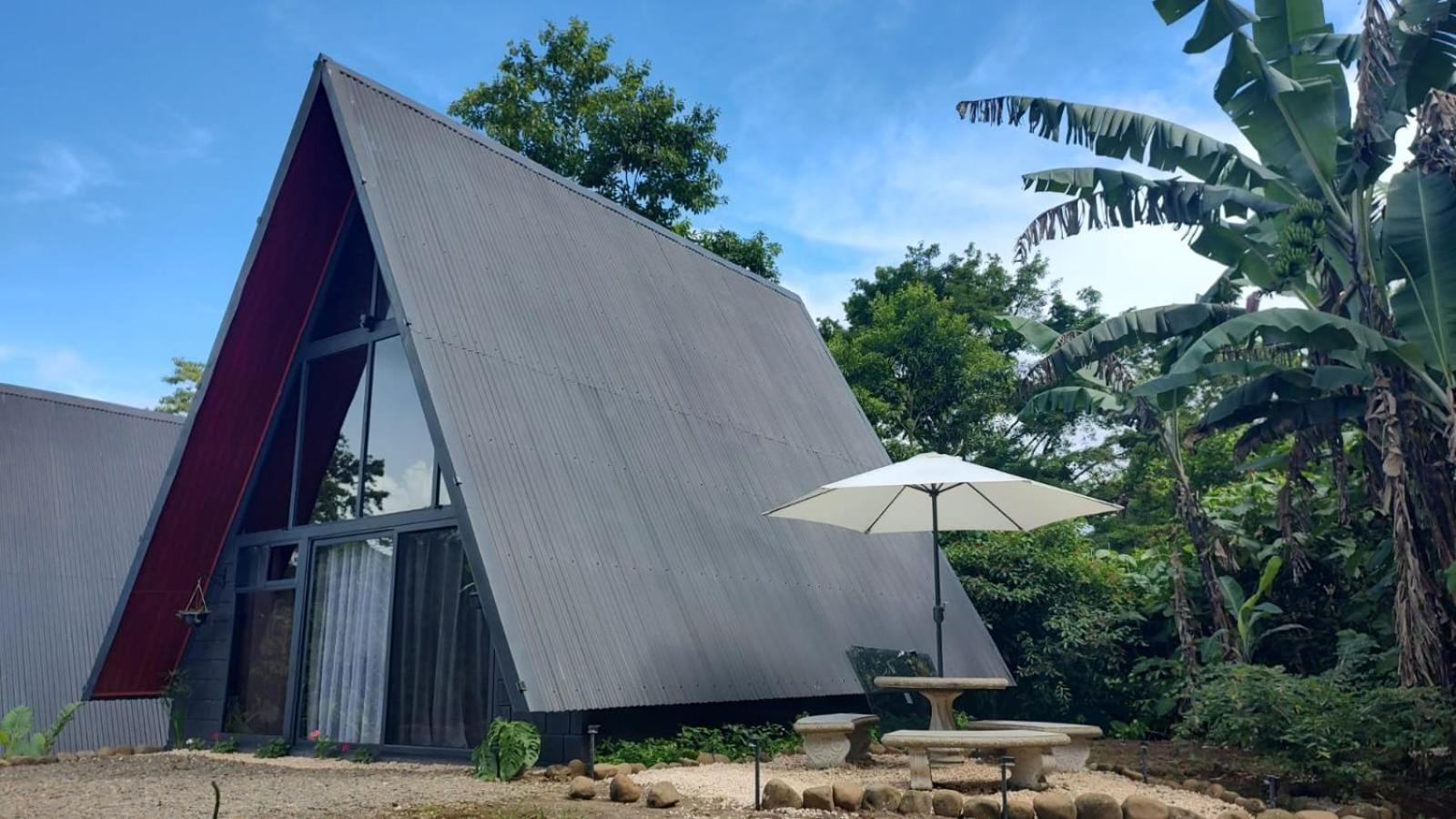 Yarumo Lodge, Rio Celeste Black Chalets Бійягуа Екстер'єр фото