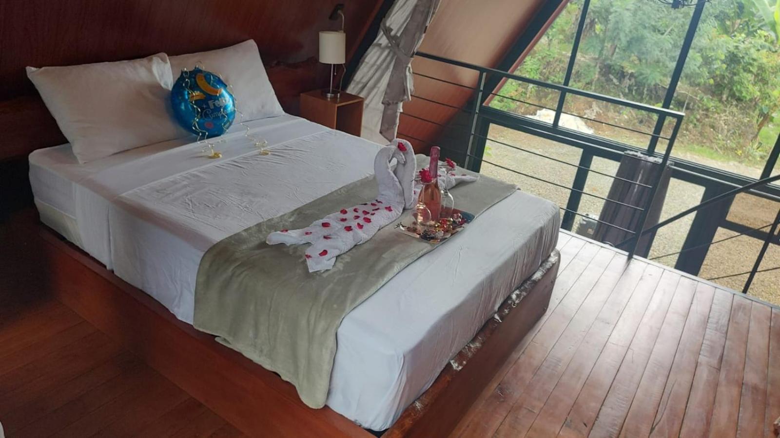 Yarumo Lodge, Rio Celeste Black Chalets Бійягуа Екстер'єр фото